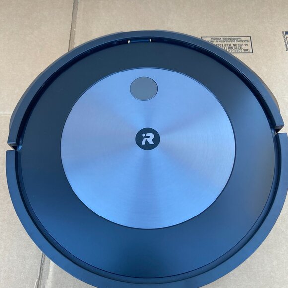 iRobot Roomba J7 WiFi Connected Smart Mapping Robot Cleaner Vacuum Exc Cond! - Picture 4 of 11
